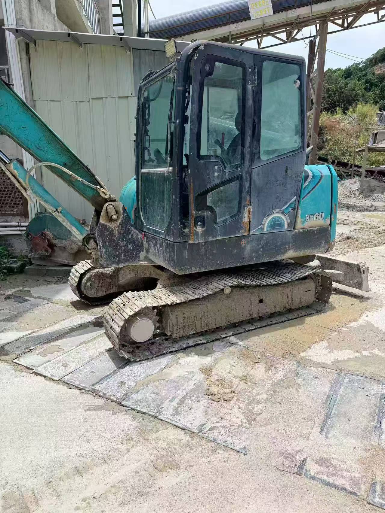 Buy Kobelco SK60 Used Excavator