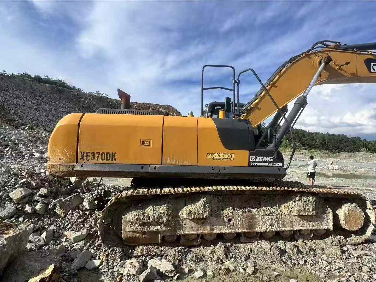 Buy XCMG XE380K Used Excavator / 3 Buy XCMG XE380K Used Excavator / 3