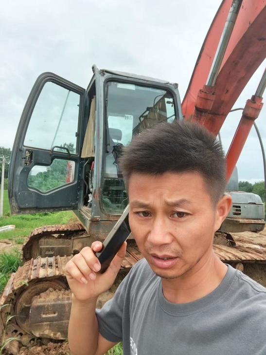 Buy Hitachi EX200-3 Used Excavator / 1