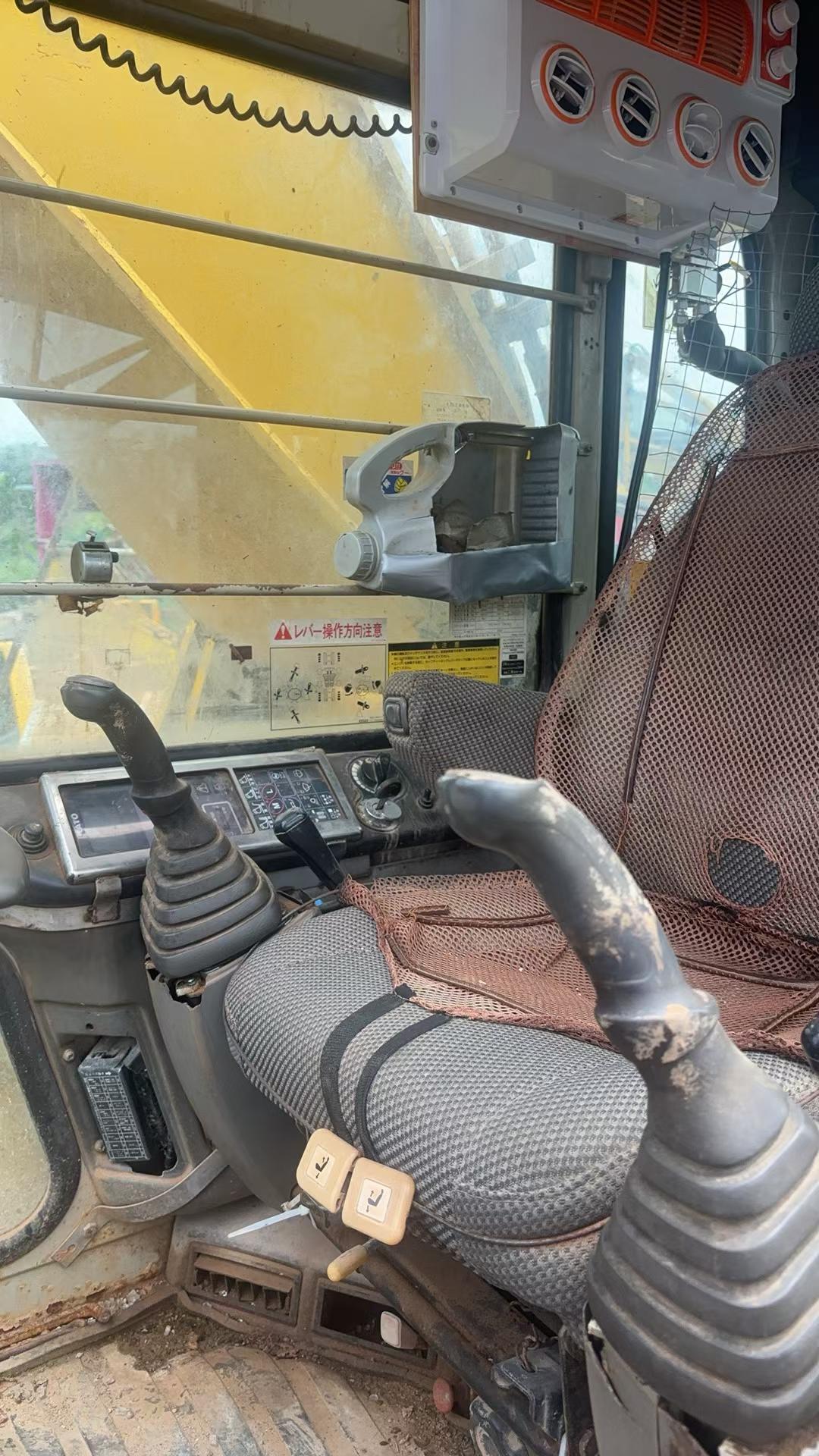 Buy Kato HD2045 Used Excavator / 4 Buy Kato HD2045 Used Excavator / 4