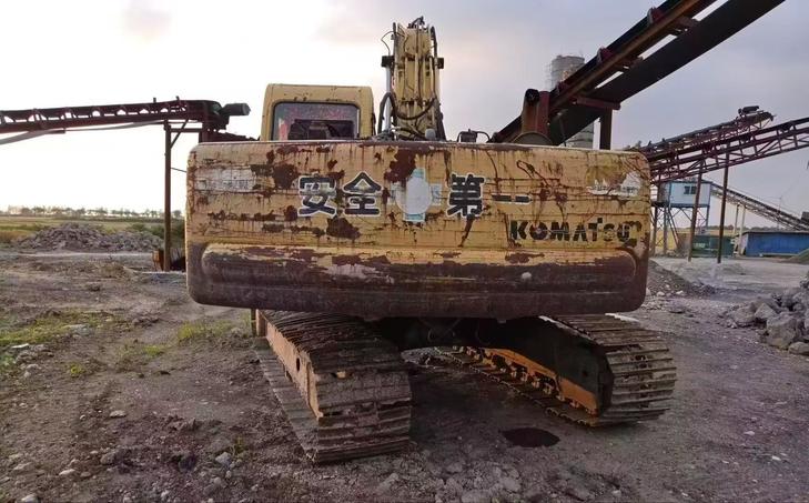 Buy Komatsu PC200-6 Used Excavator / 1