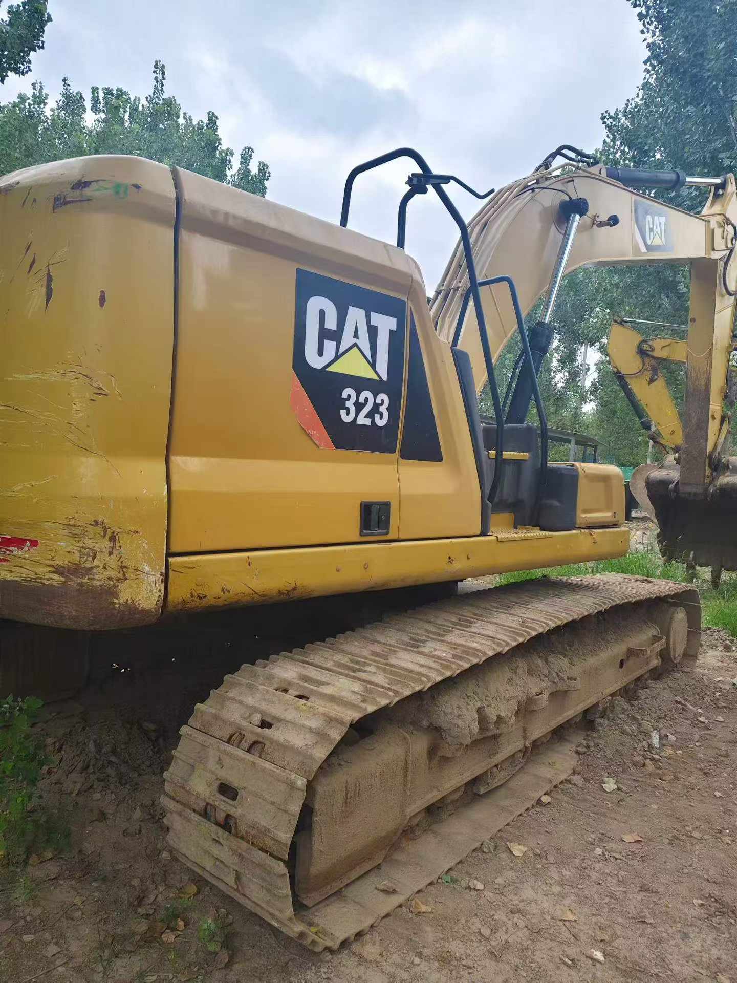 Buy Caterpillar 323 Used Excavator / 2