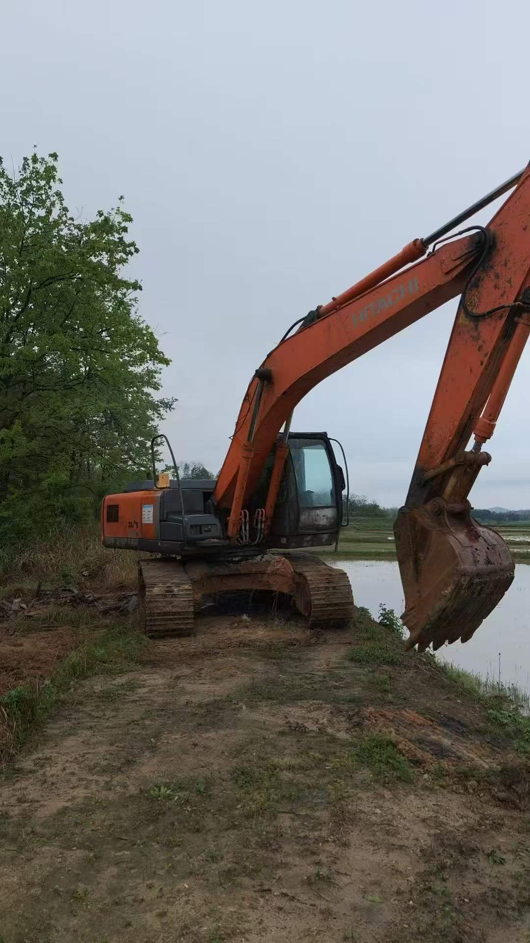 Buy Hitachi ZX200-3G Used Excavator / 1
