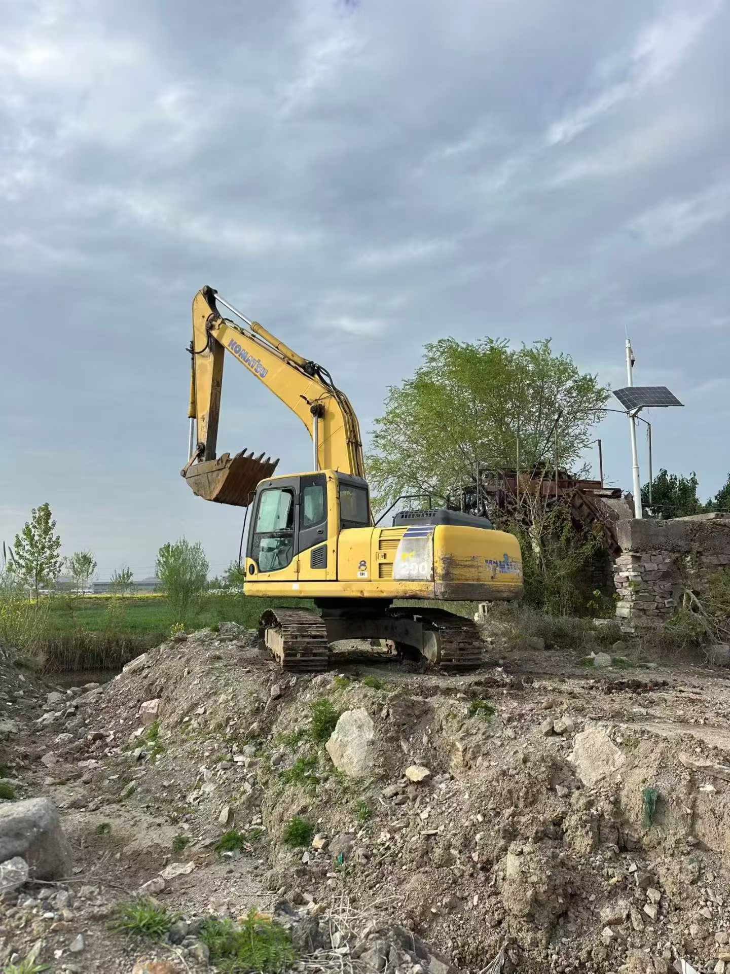Buy Komatsu PC200 Used Excavator / 1