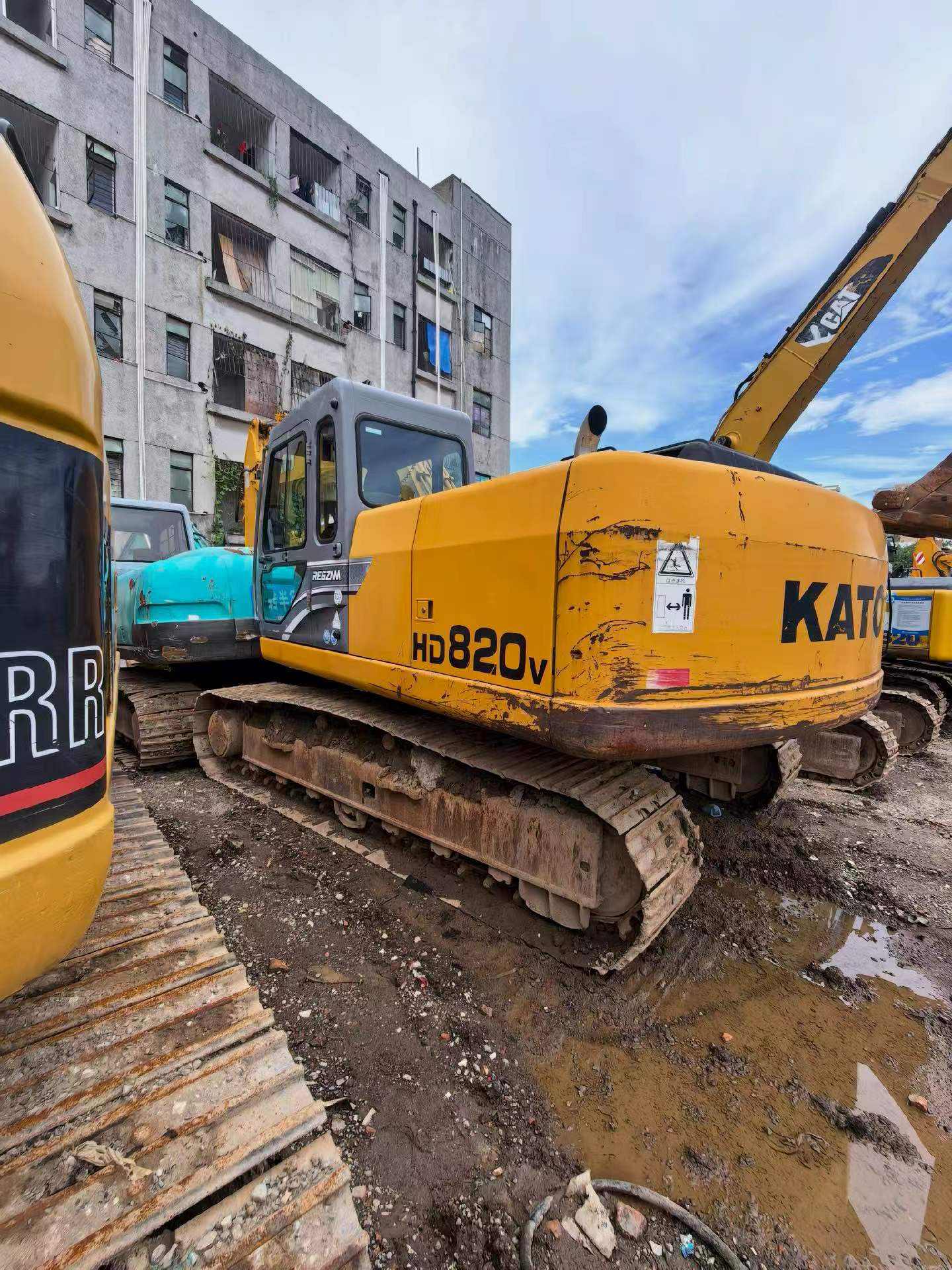 Buy Kato HD820V Used Excavator Buy Kato HD820V Used Excavator