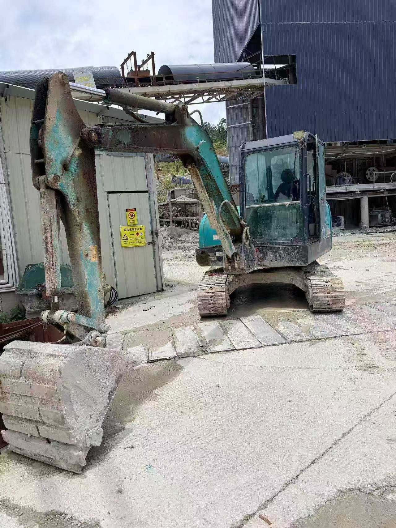 Buy Kobelco SK60 Used Excavator / 2