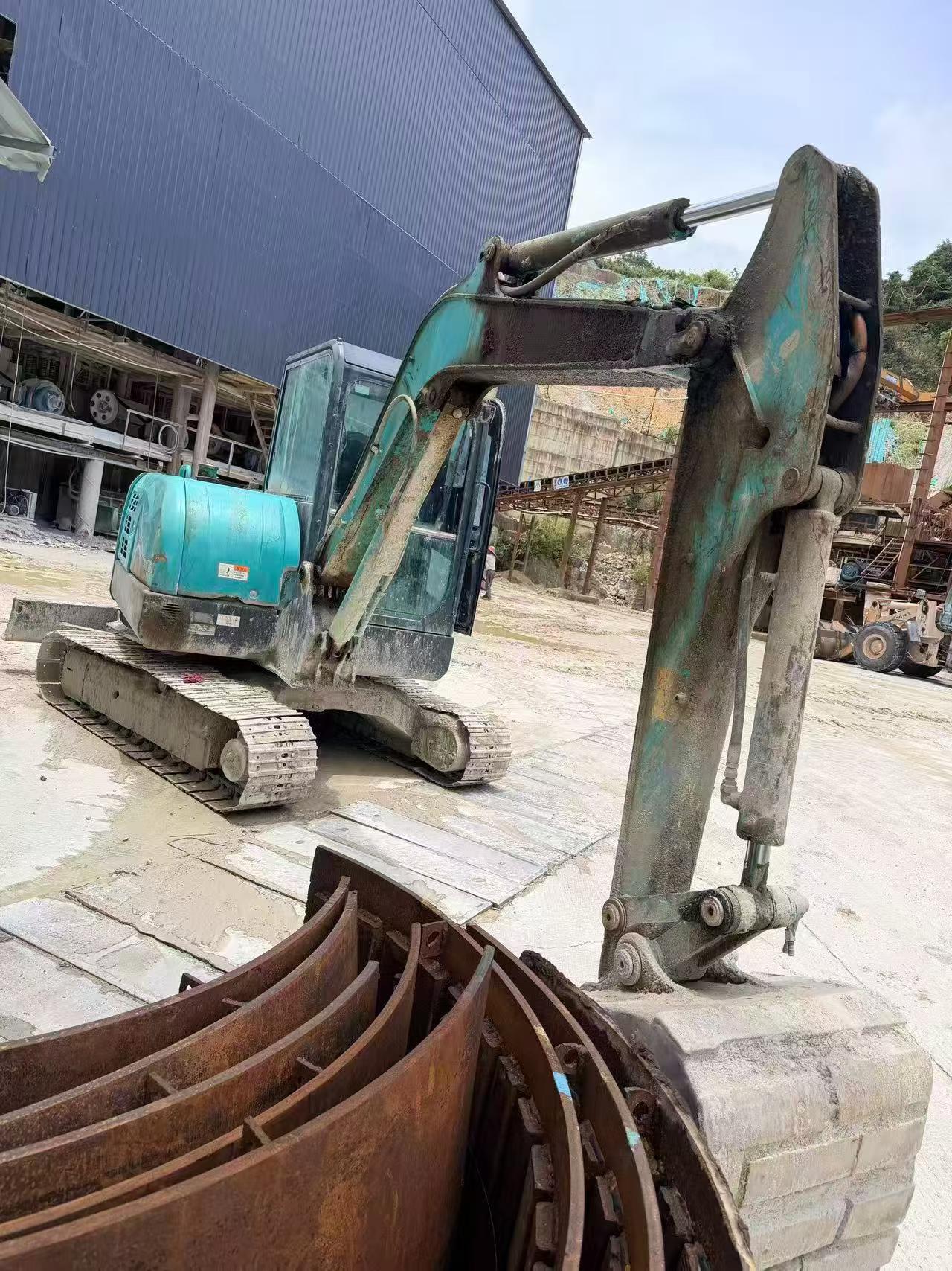 Buy Kobelco SK60 Used Excavator / 3