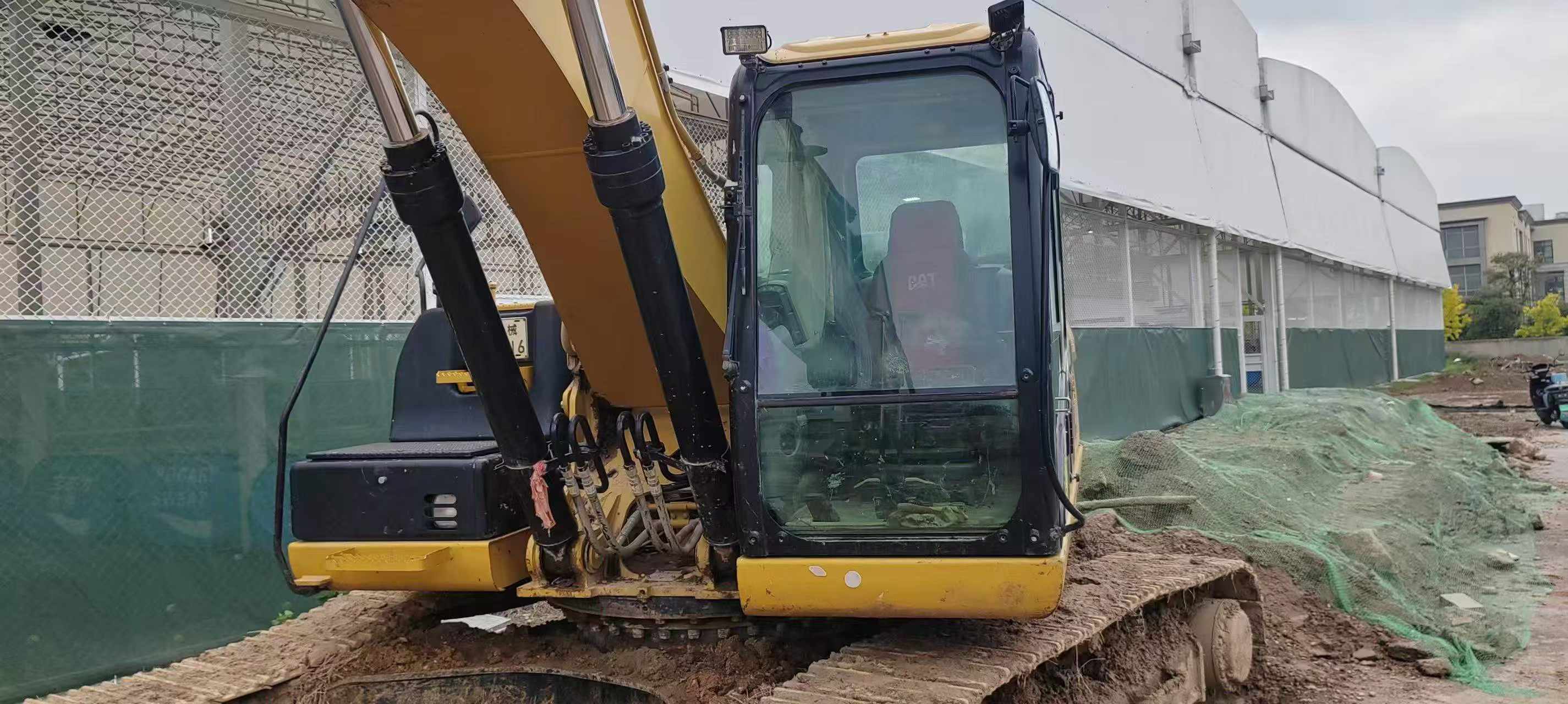 Buy Caterpillar 326DL Used Excavator / 2 Buy Caterpillar 326DL Used Excavator / 2