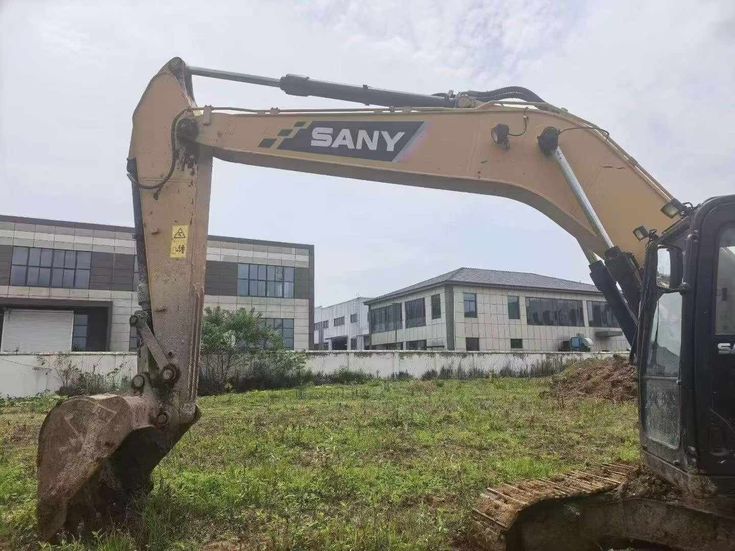 Buy Sany SY200C Used Excavator / 8 Buy Sany SY200C Used Excavator / 8