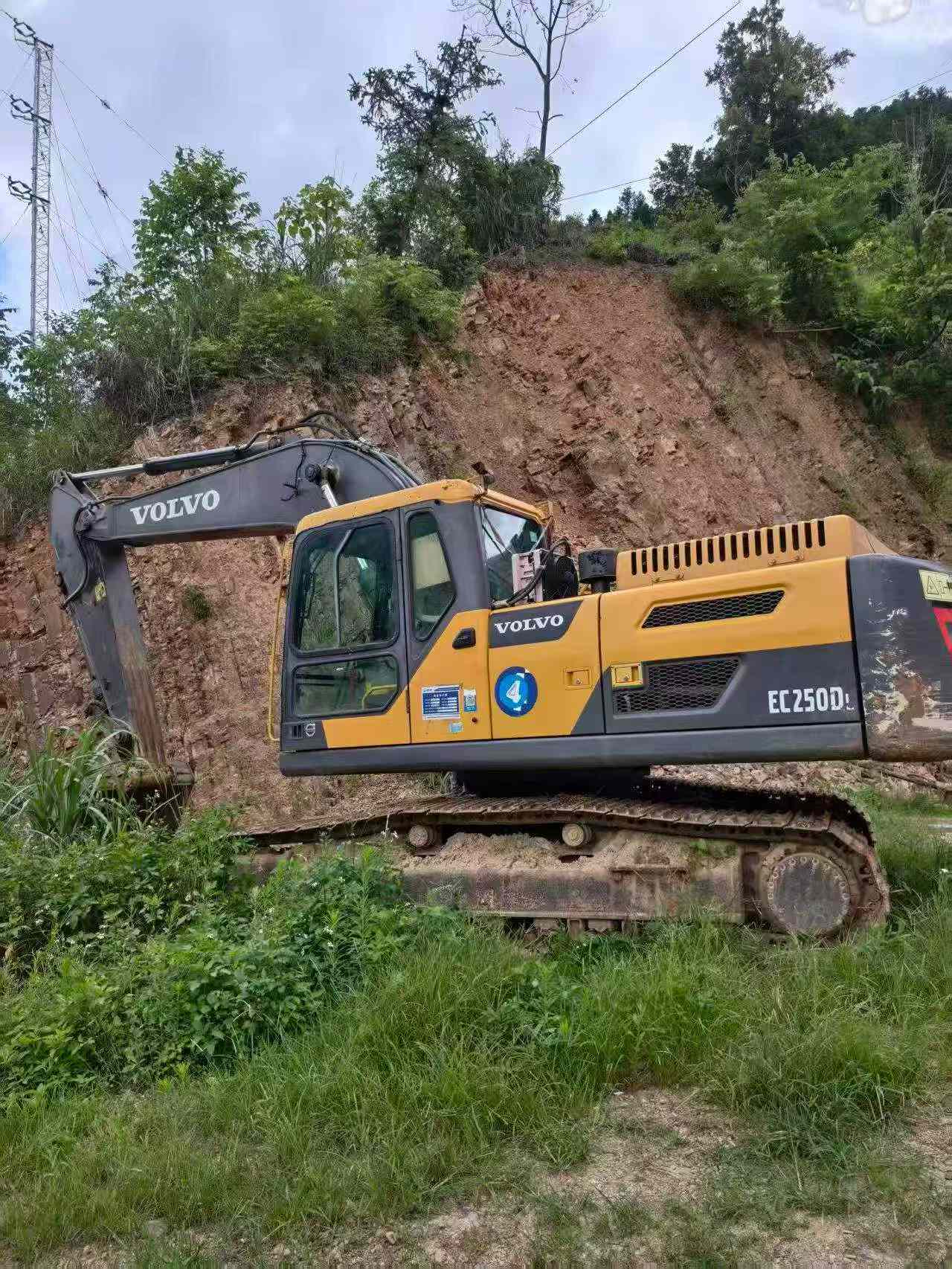 Buy Volvo L250G Used Excavator