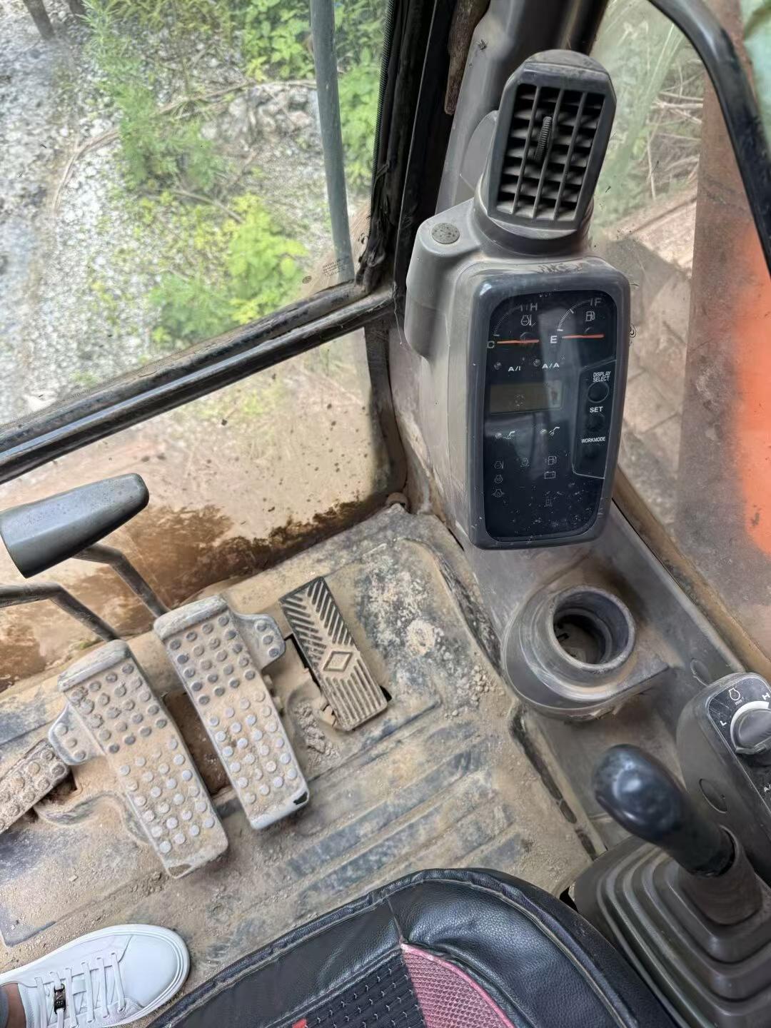 Buy Hitachi ZX200-6 Used Excavator / 8 Buy Hitachi ZX200-6 Used Excavator / 8