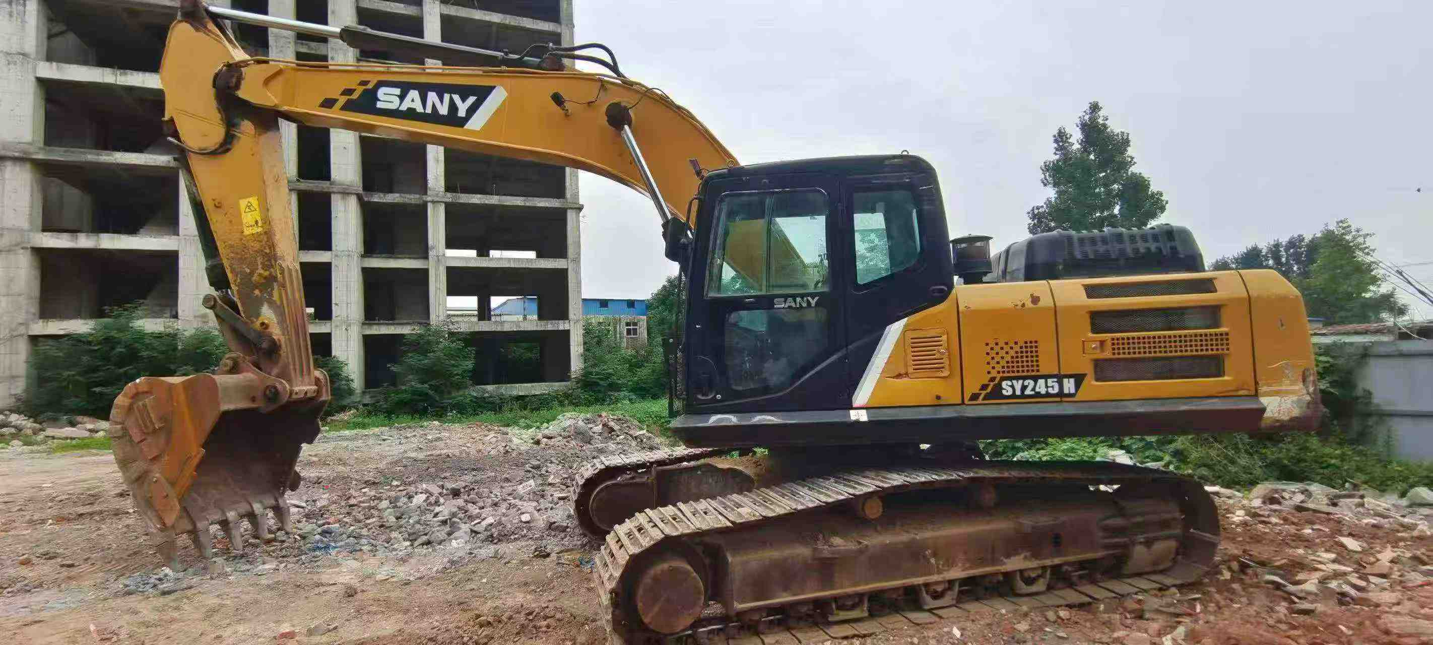 Buy Sany SY245H Used Excavator / 3 Buy Sany SY245H Used Excavator / 3