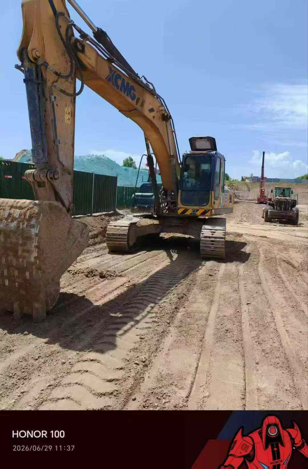 Buy XCMG XE270DK Used Excavator / 4 Buy XCMG XE270DK Used Excavator / 4