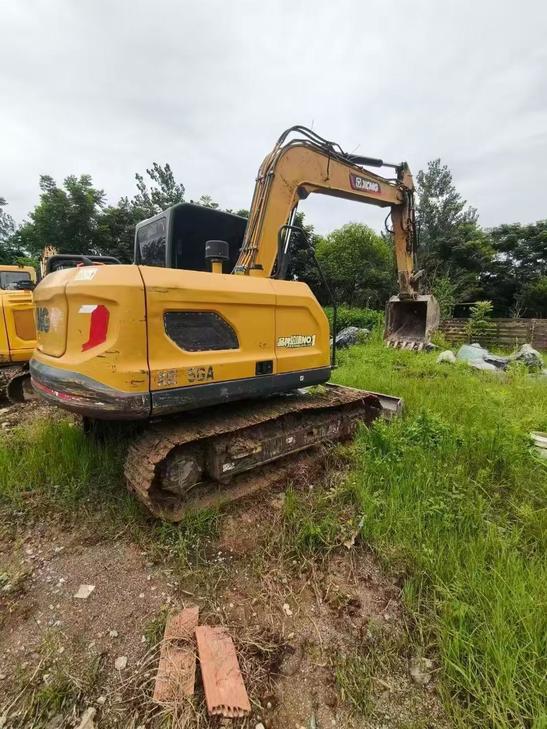 Buy XCMG XE75C Used Excavator / 1