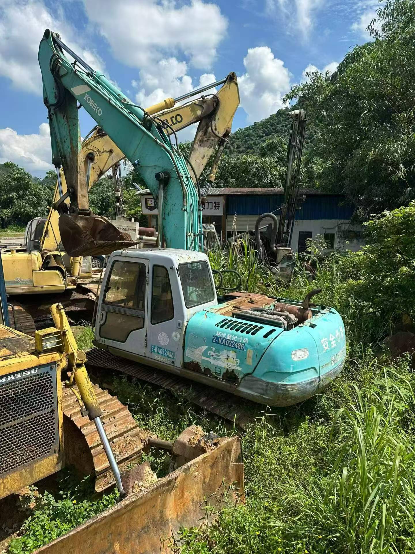 Buy Kobelco SK200-5.5 Used Excavator / 2 Buy Kobelco SK200-5.5 Used Excavator / 2
