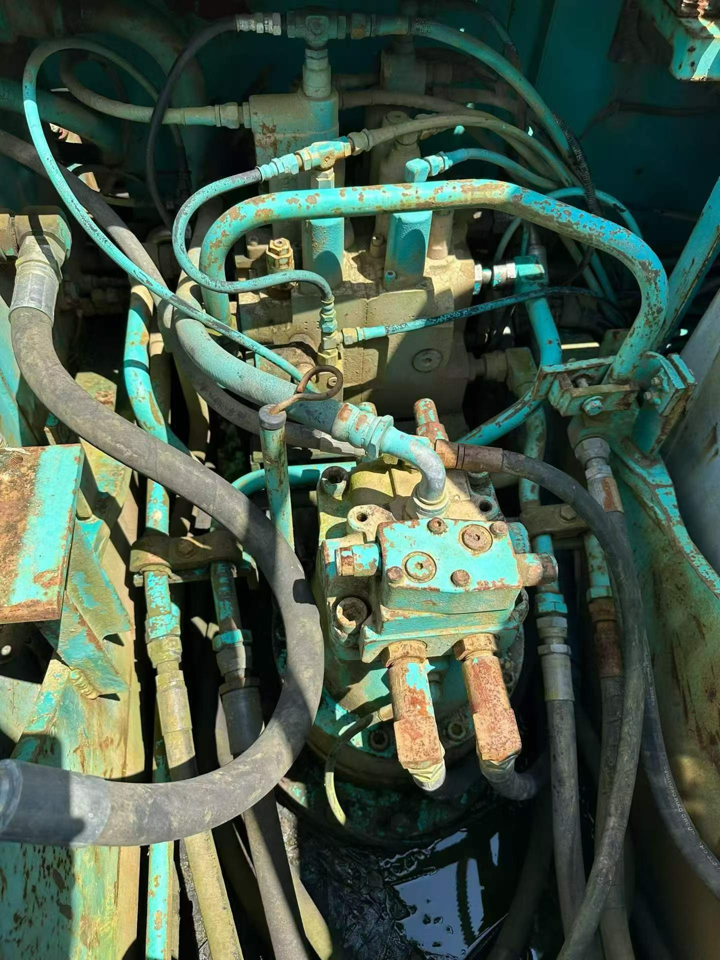Buy Kobelco SK200-5.5 Used Excavator / 6 Buy Kobelco SK200-5.5 Used Excavator / 6