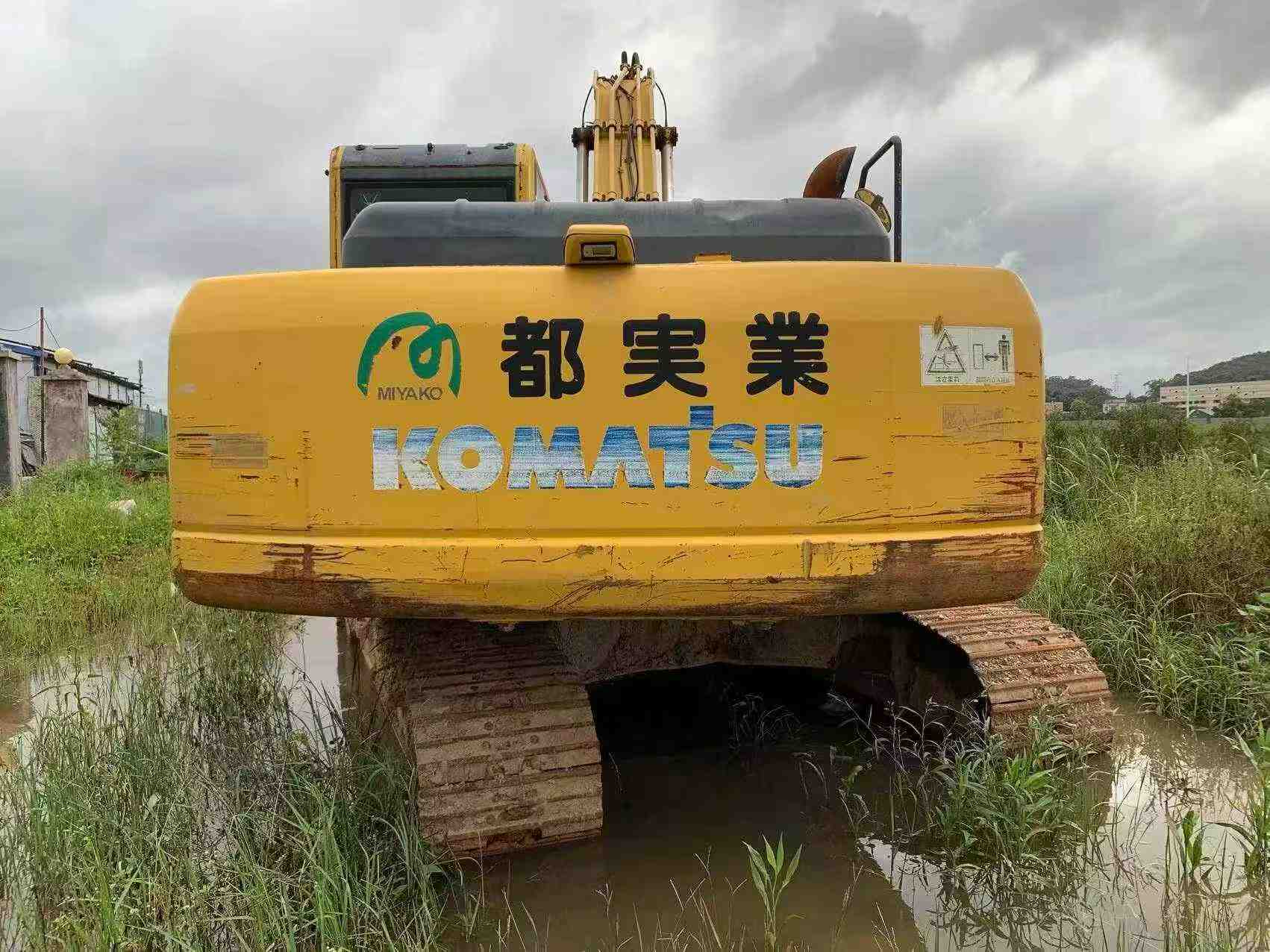 Buy Komatsu PC200-8N1 Used Excavator / 2 Buy Komatsu PC200-8N1 Used Excavator / 2