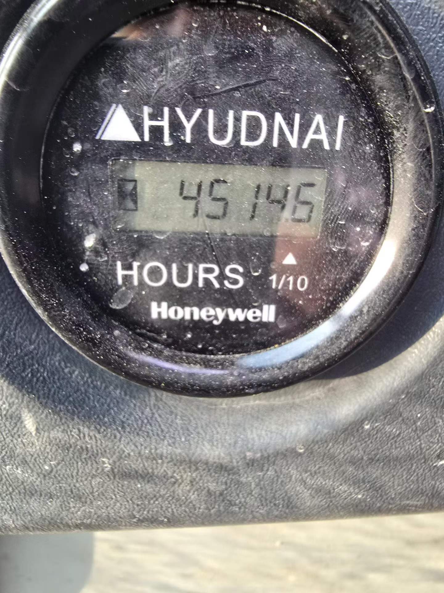Buy Hyundai R215VS Used Excavator / 4