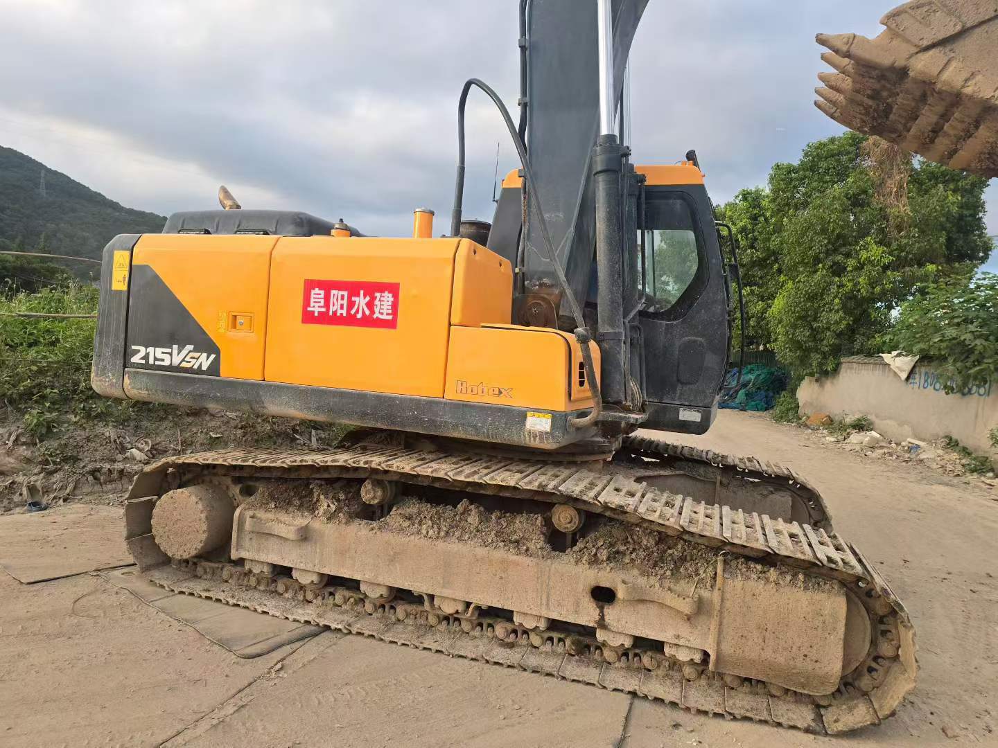 Buy Hyundai R215VS Used Excavator / 2