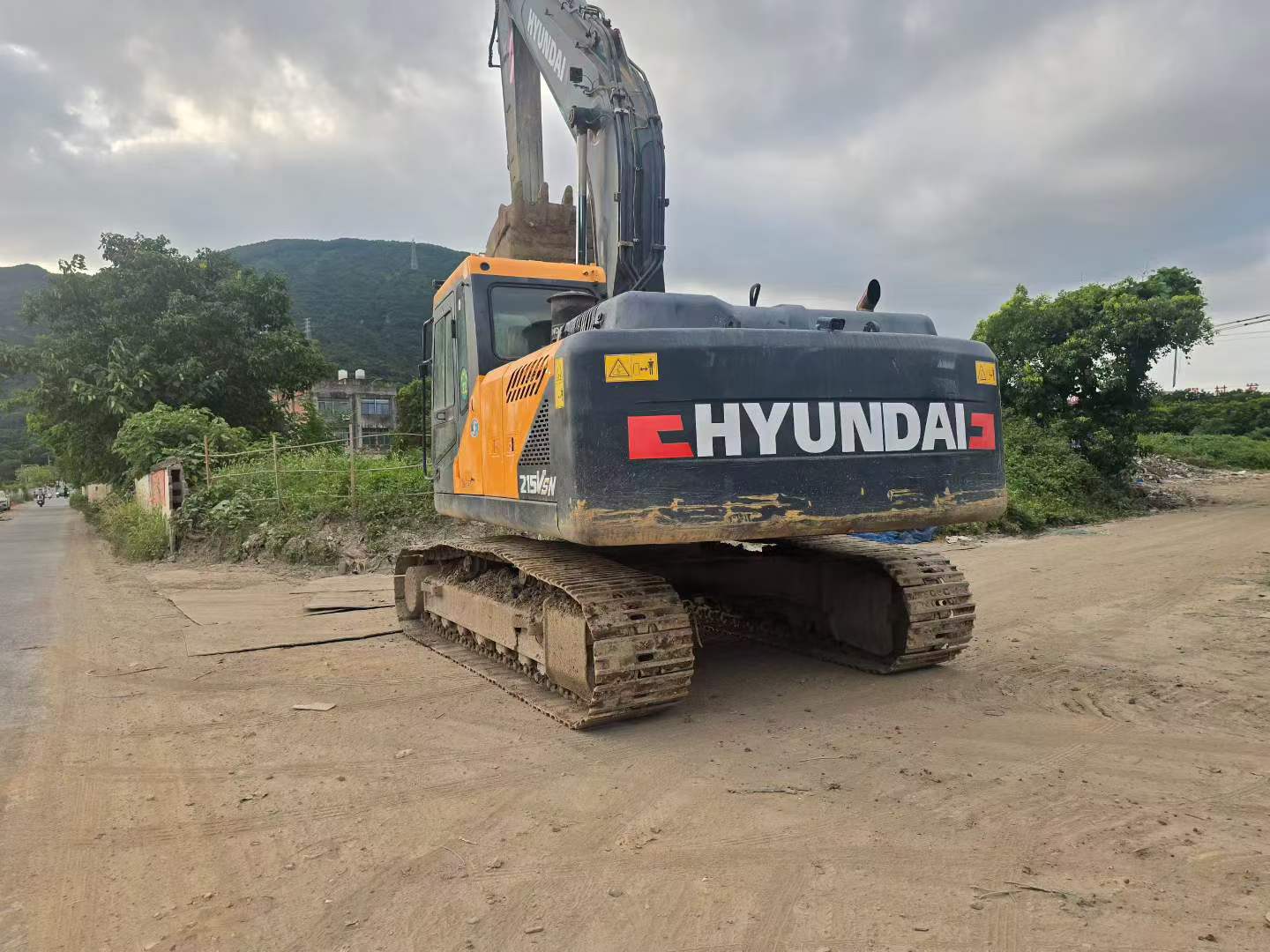 Buy Hyundai R215VS Used Excavator / 3