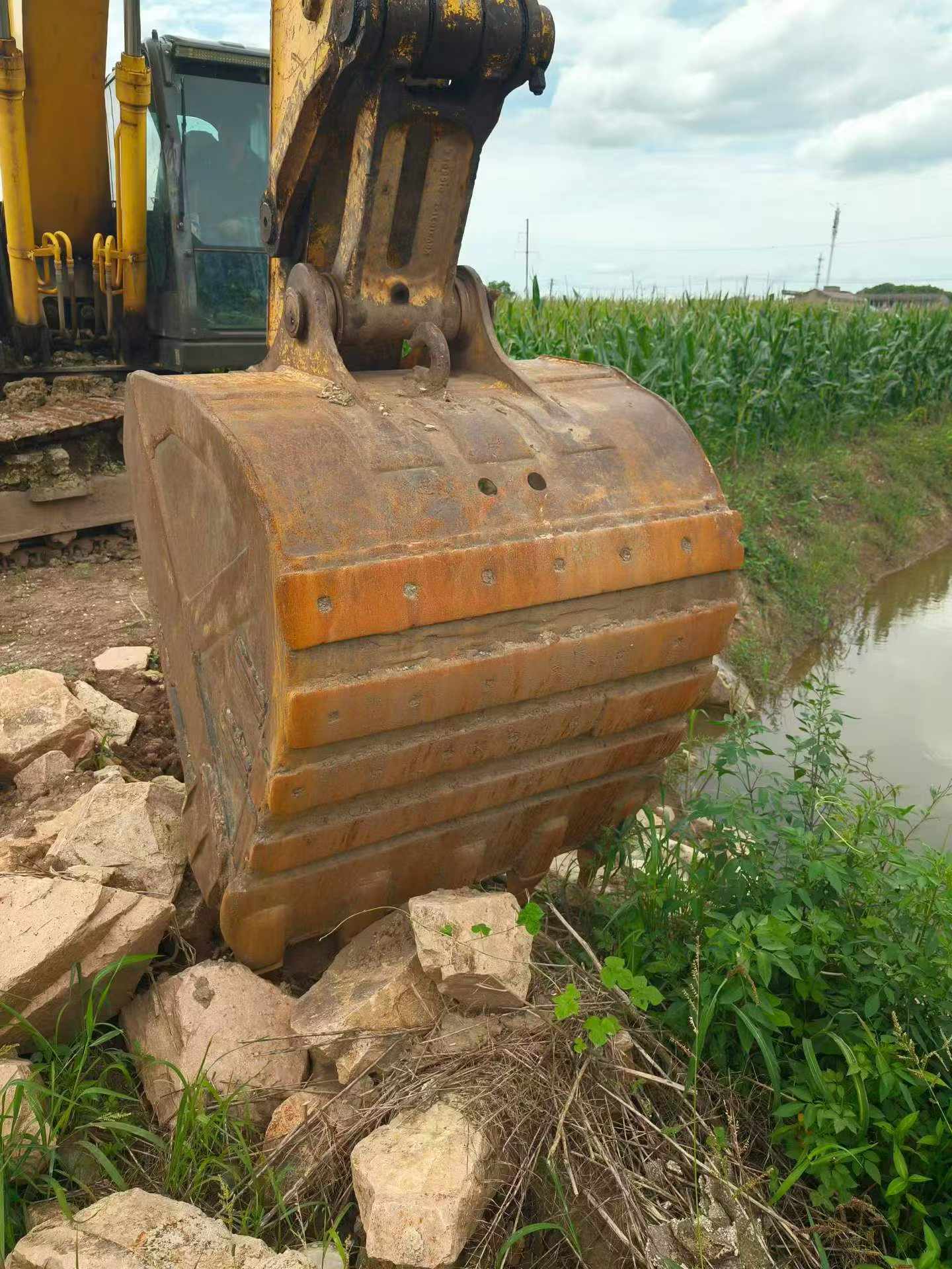 Buy Sumitomo SH210-6 Used Excavator / 3 Buy Sumitomo SH210-6 Used Excavator / 3