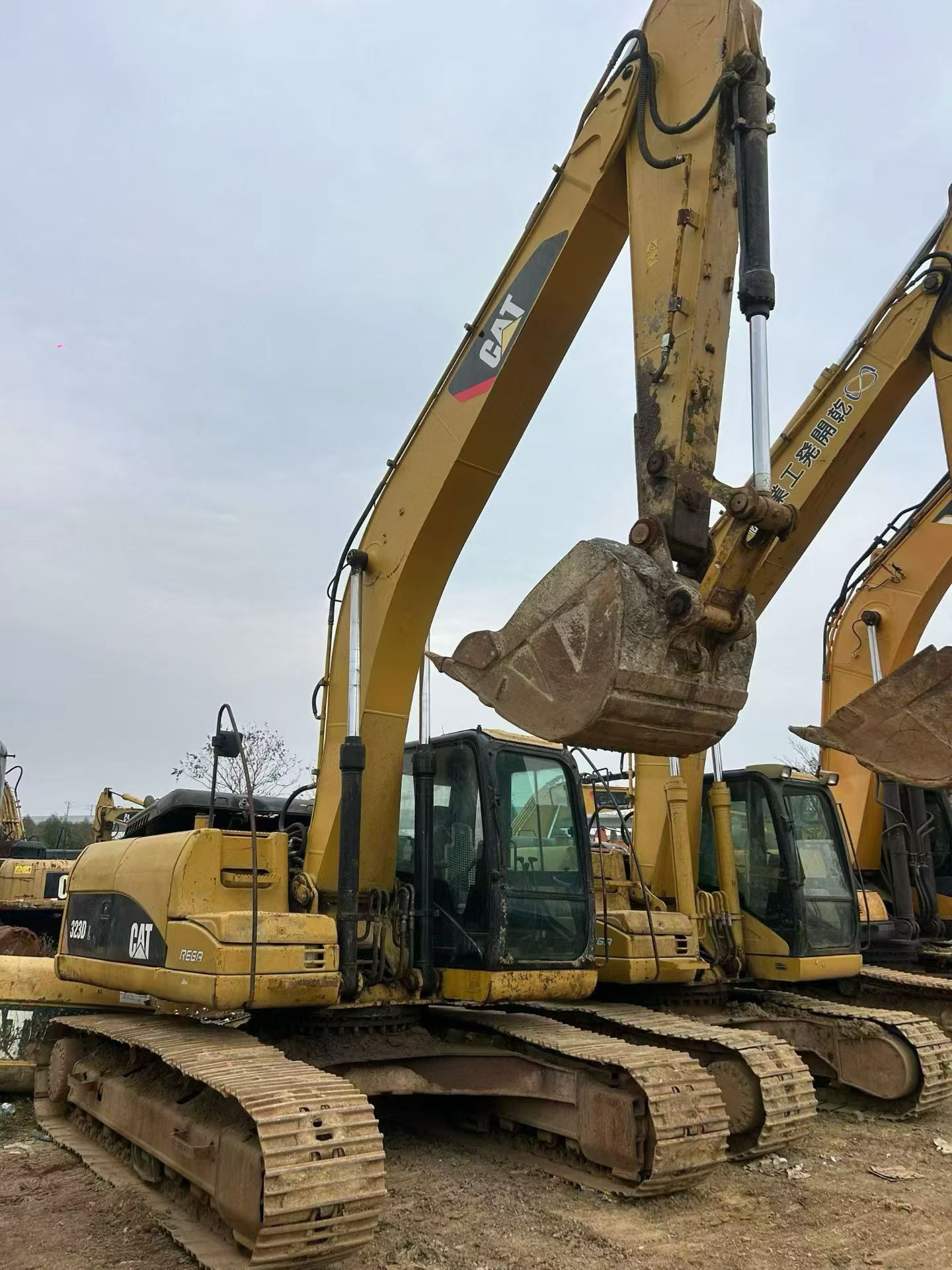 Buy Caterpillar 323DL Used Excavator / 8 Buy Caterpillar 323DL Used Excavator / 8