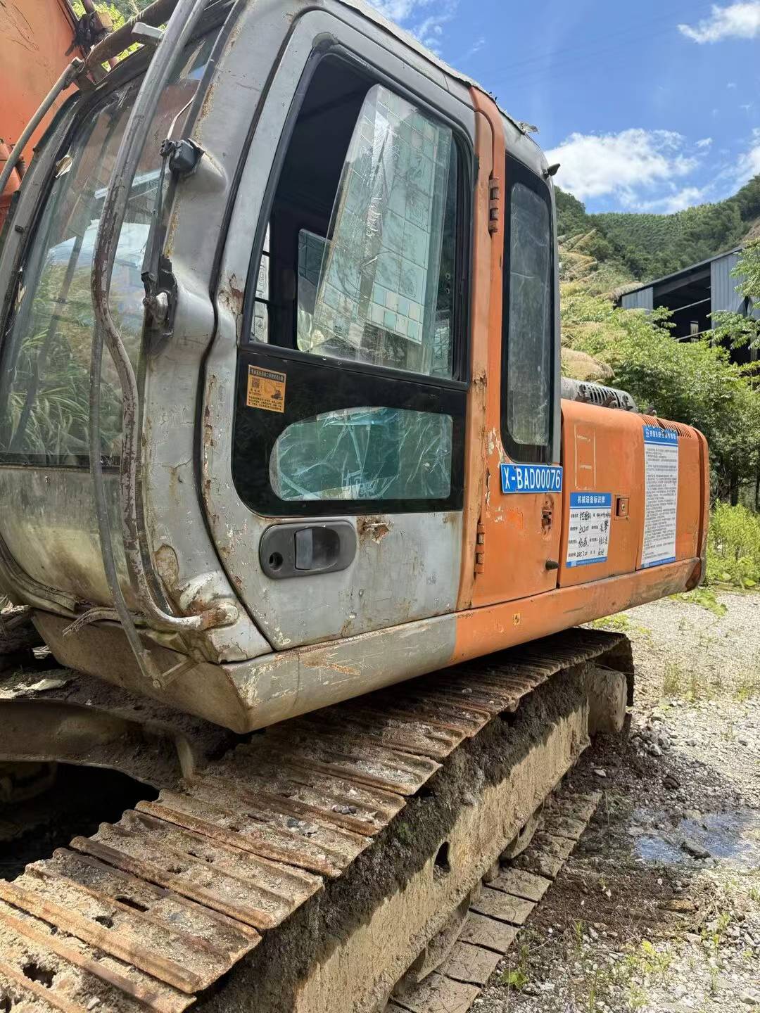 Buy Hitachi ZX200-6 Used Excavator / 1