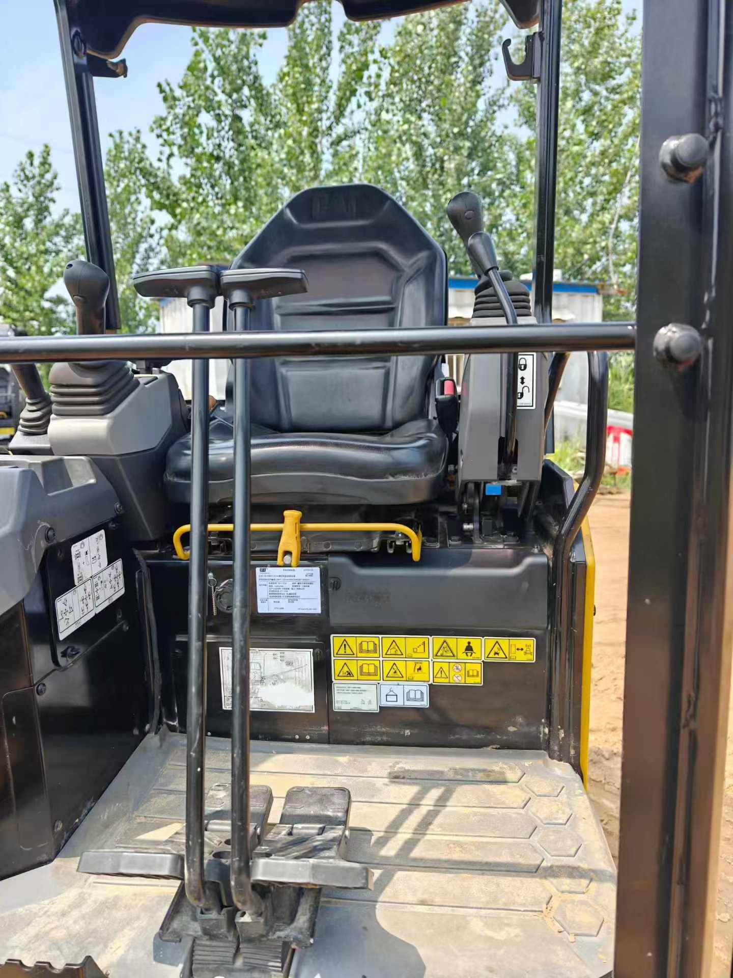 Buy Caterpillar Used Excavator / 3 Buy Caterpillar Used Excavator / 3