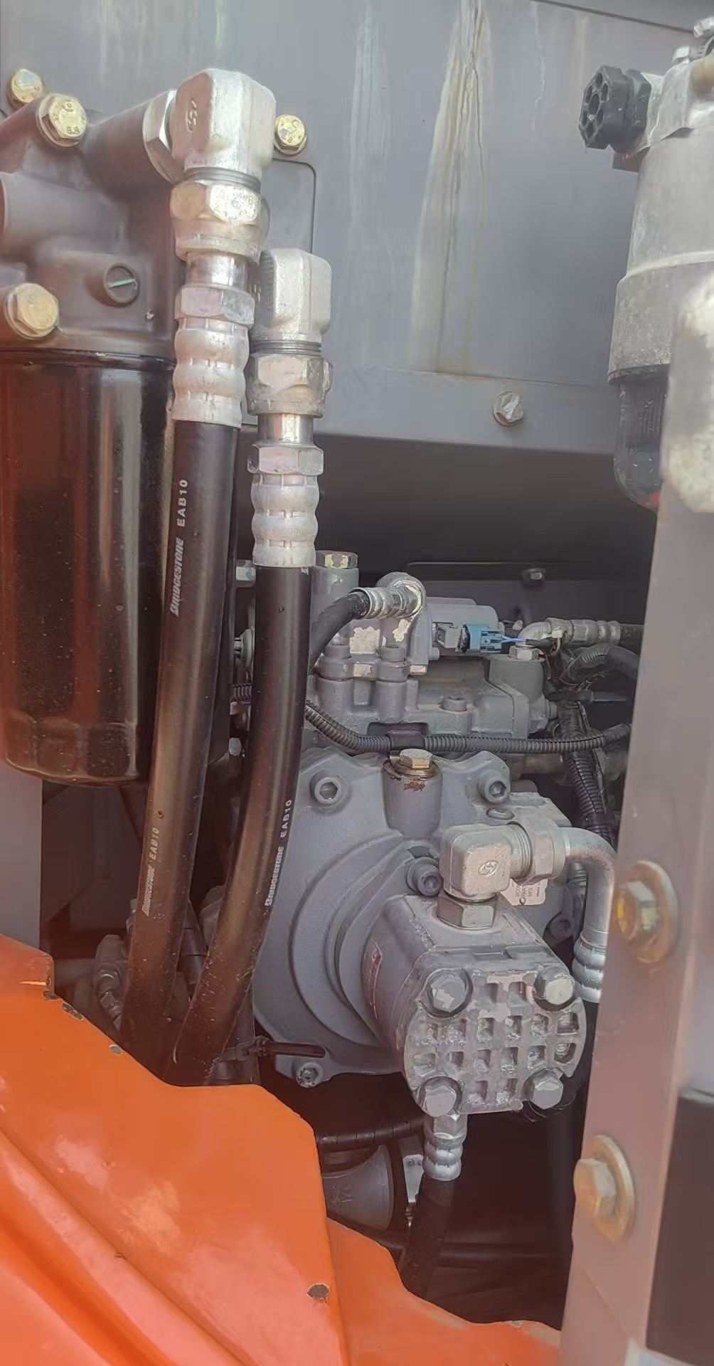 Купить Подержанный Экскаватор Hitachi EX135UR / 7 Купить Подержанный Экскаватор Hitachi EX135UR / 7
