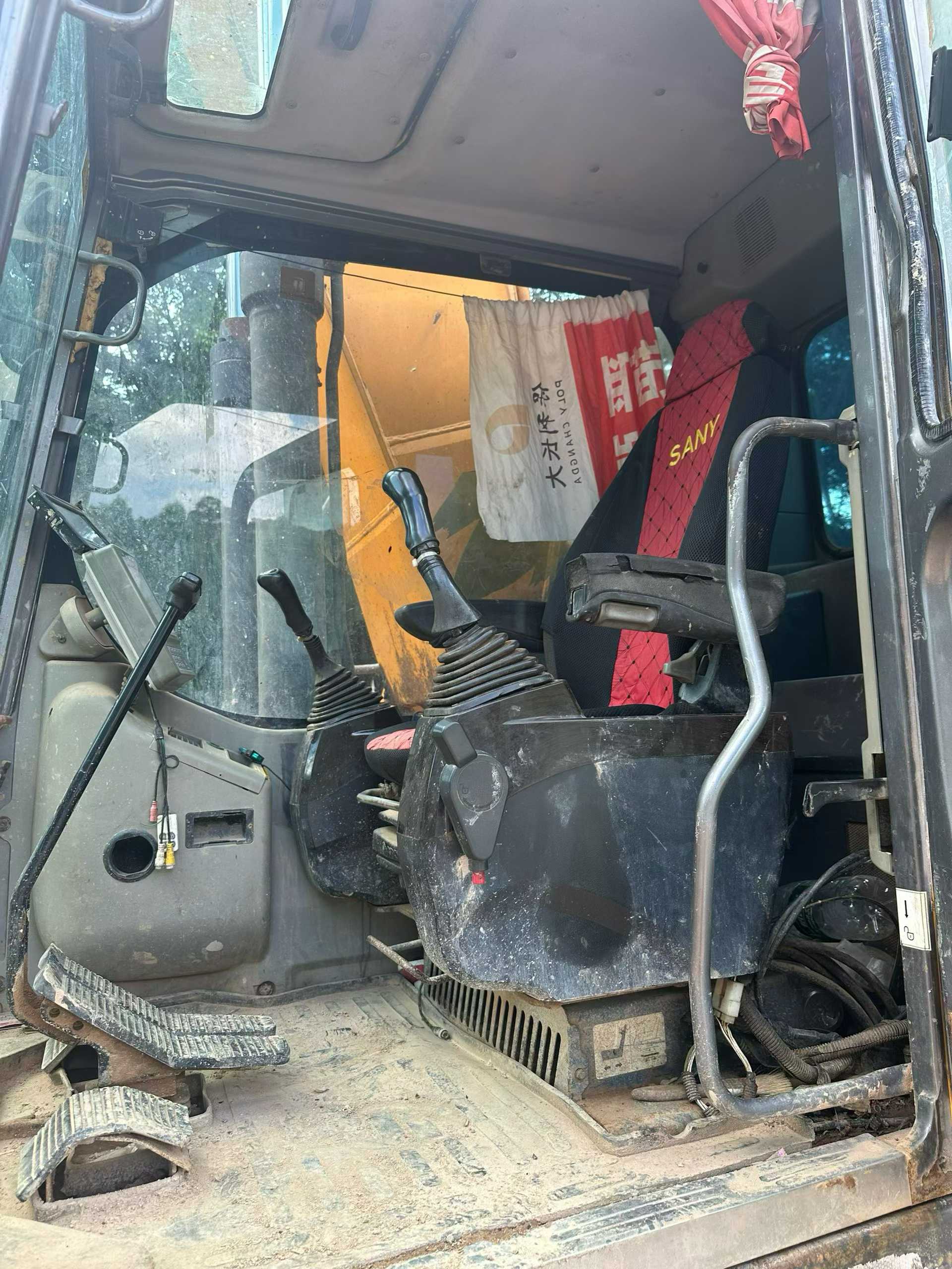 Buy Sany SY215C-8 Used Excavator / 6 Buy Sany SY215C-8 Used Excavator / 6