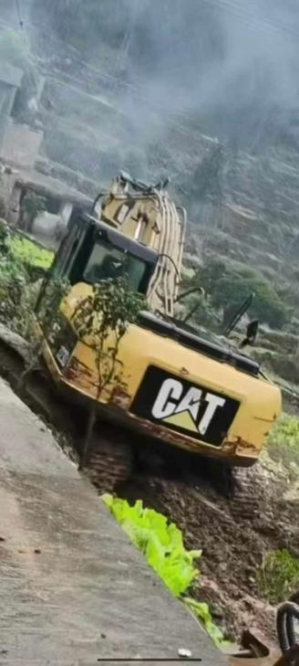Buy Caterpillar 323 Used Excavator / 1