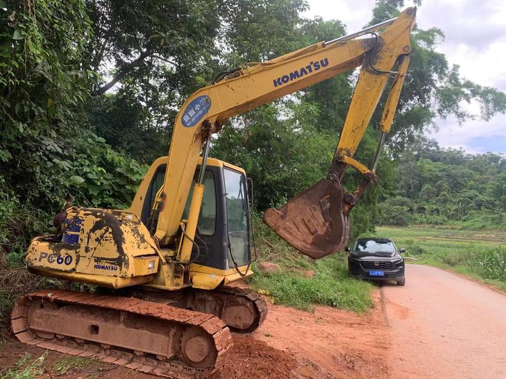 Buy Komatsu PC60-7 Used Excavator / 1