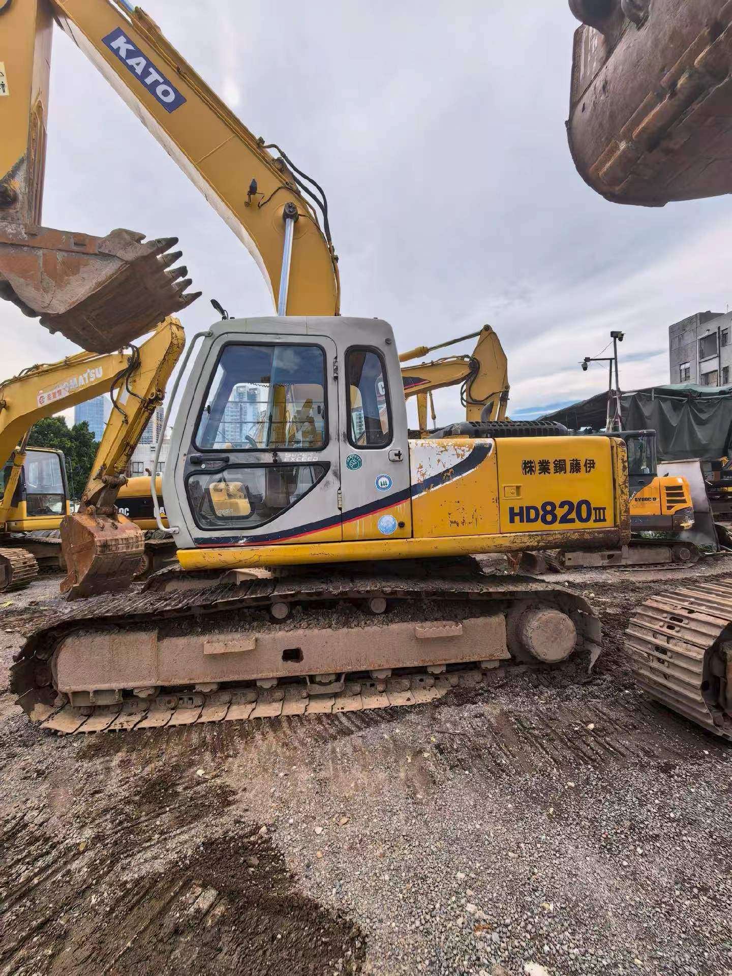 Buy Kato 820-3SP Used Excavator