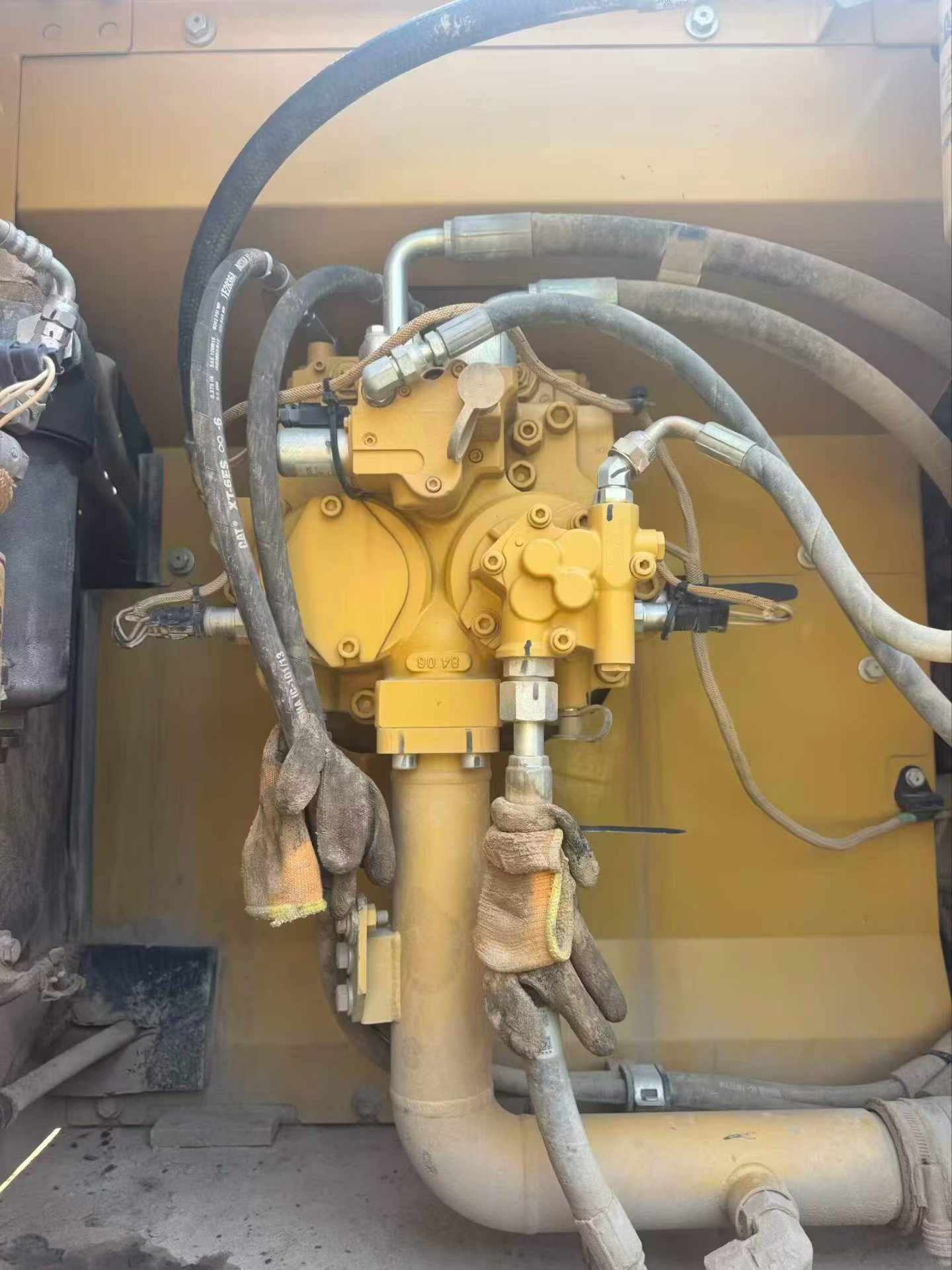 Buy Caterpillar 326DL Used Excavator / 4 Buy Caterpillar 326DL Used Excavator / 4