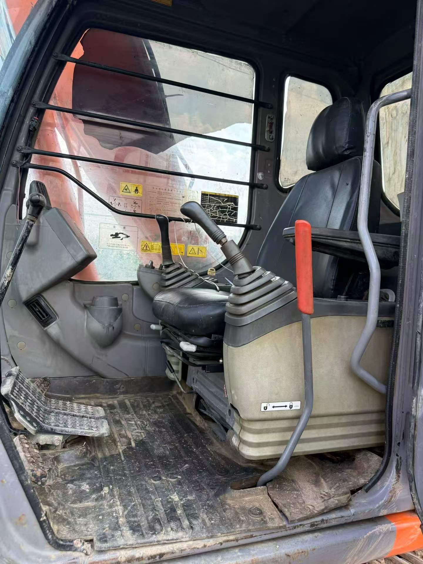 Compre Excavadora Hitachi EX120 Usada / 7