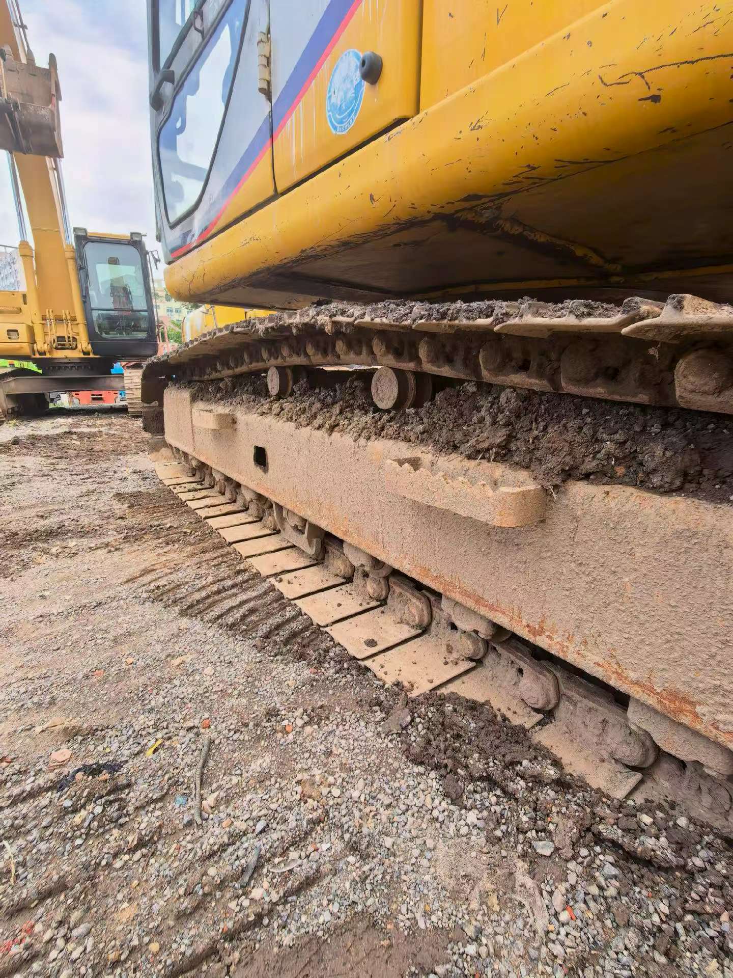 Buy Kato 820-3SP Used Excavator / 5