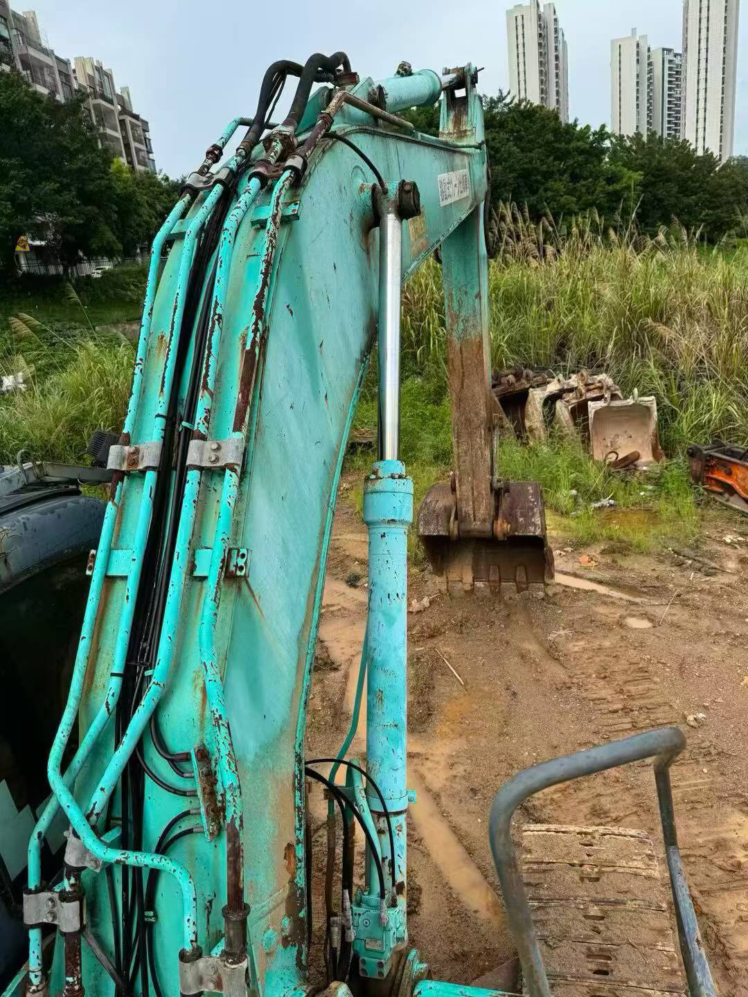 Buy Kobelco SK200 Used Excavator / 4