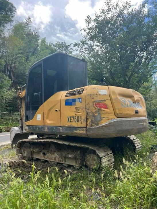 Buy XCMG XE75C Used Excavator / 1