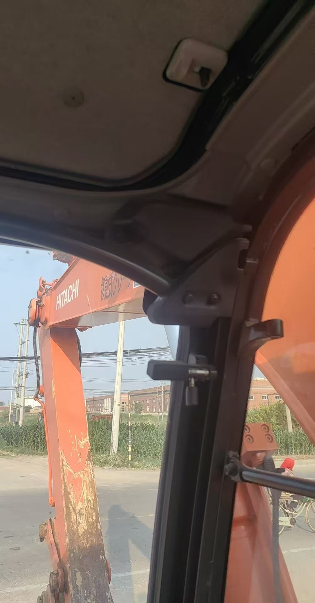 Купить Подержанный Экскаватор Hitachi EX135UR / 8 Купить Подержанный Экскаватор Hitachi EX135UR / 8