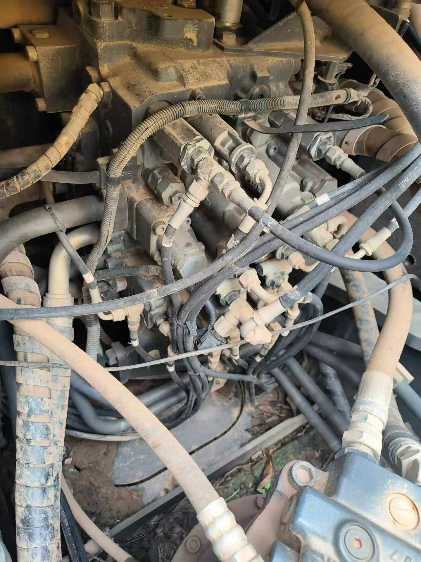 Buy Sumitomo SH210-6 Used Excavator / 6 Buy Sumitomo SH210-6 Used Excavator / 6
