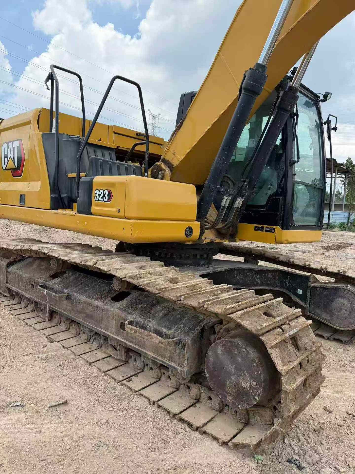 Buy Caterpillar 323 Used Excavator / 4 Buy Caterpillar 323 Used Excavator / 4
