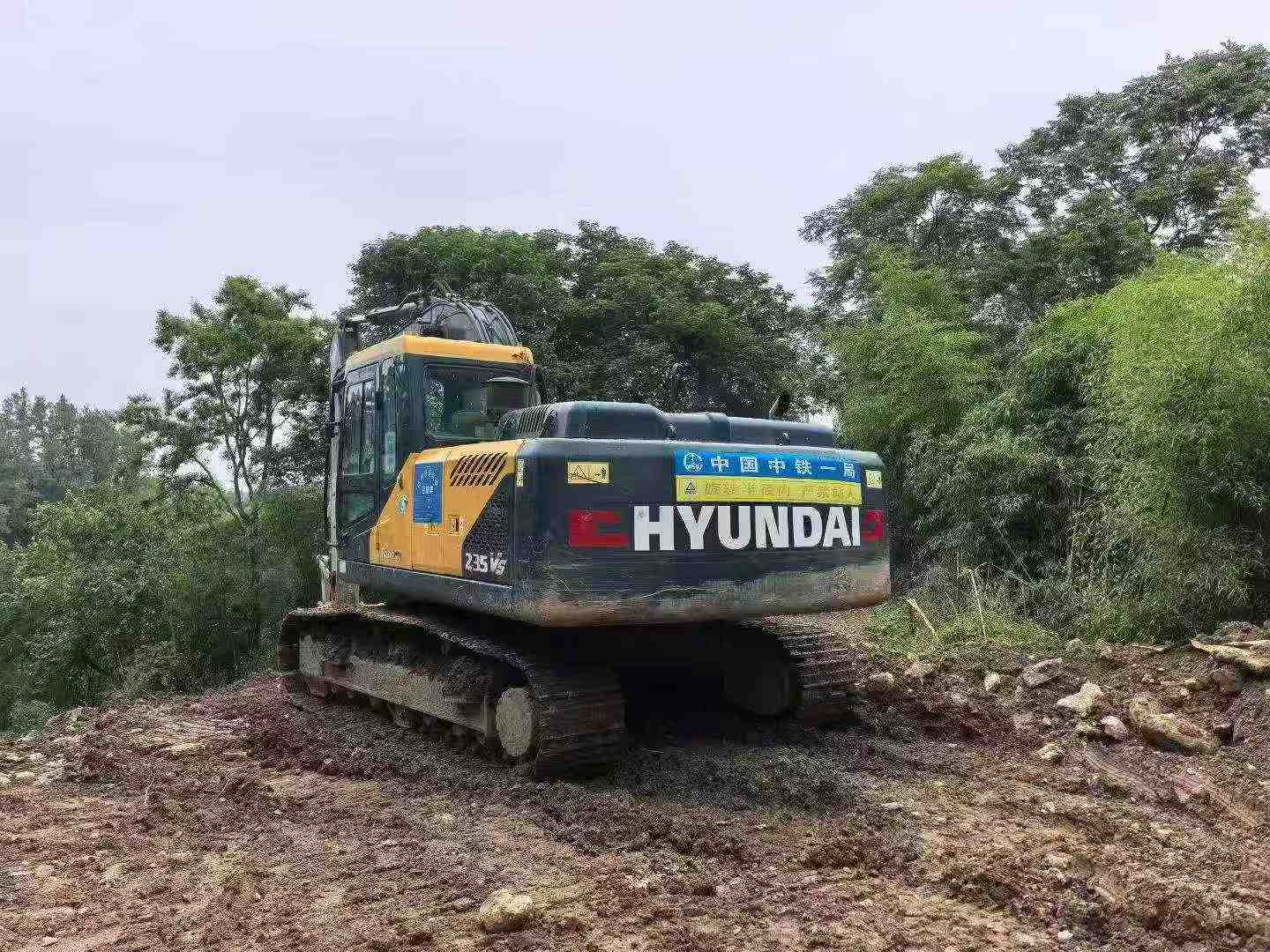 Buy Hyundai R215VS Used Excavator / 3 Buy Hyundai R215VS Used Excavator / 3