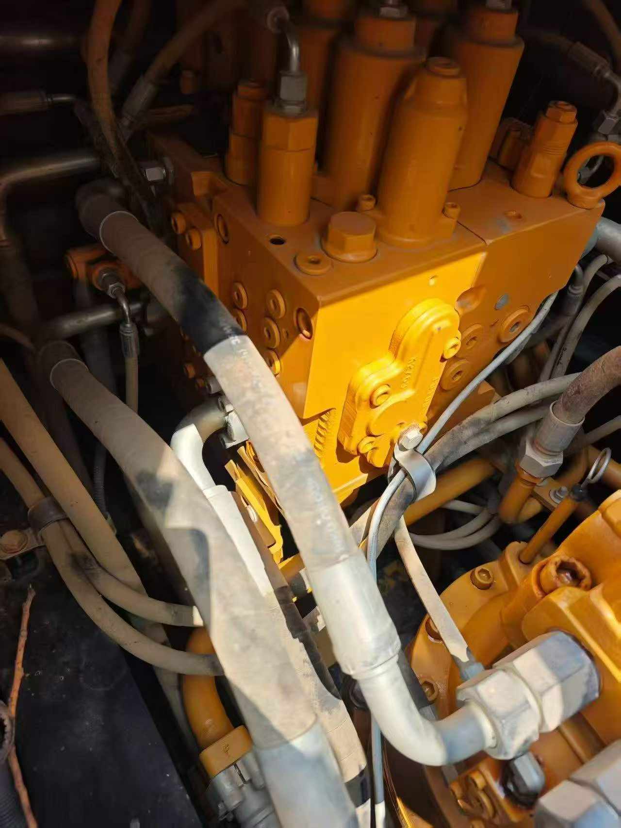Buy Sany SY200C Used Excavator / 3 Buy Sany SY200C Used Excavator / 3