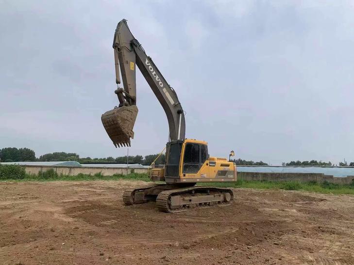Buy Volvo EC240 Used Excavator / 1