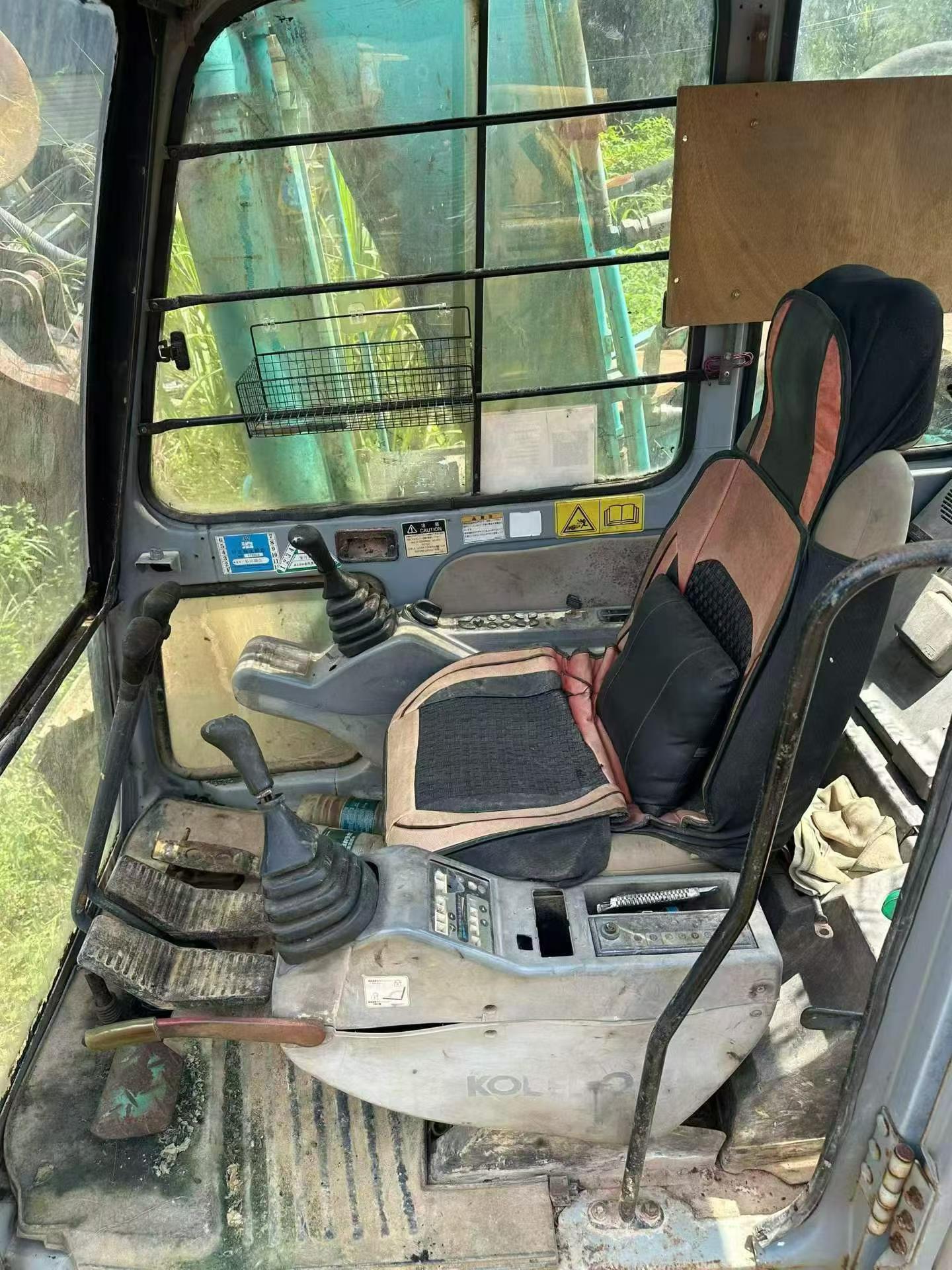 Buy Kobelco SK200-5.5 Used Excavator / 4 Buy Kobelco SK200-5.5 Used Excavator / 4