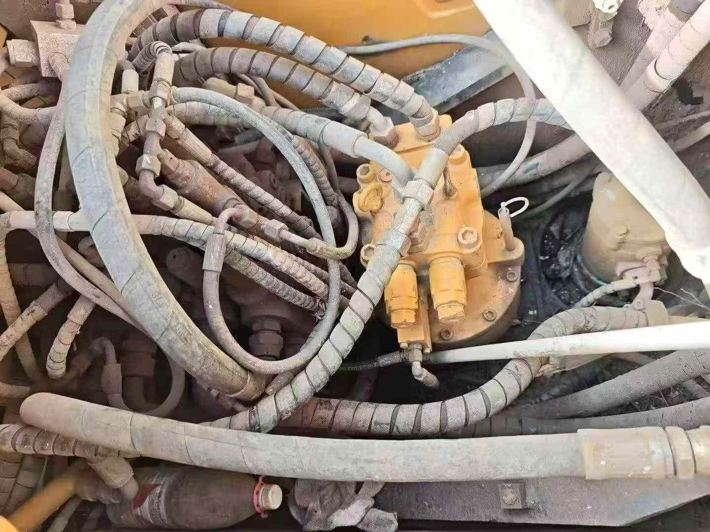 Buy Sany SY215C Used Excavator / 3 Buy Sany SY215C Used Excavator / 3