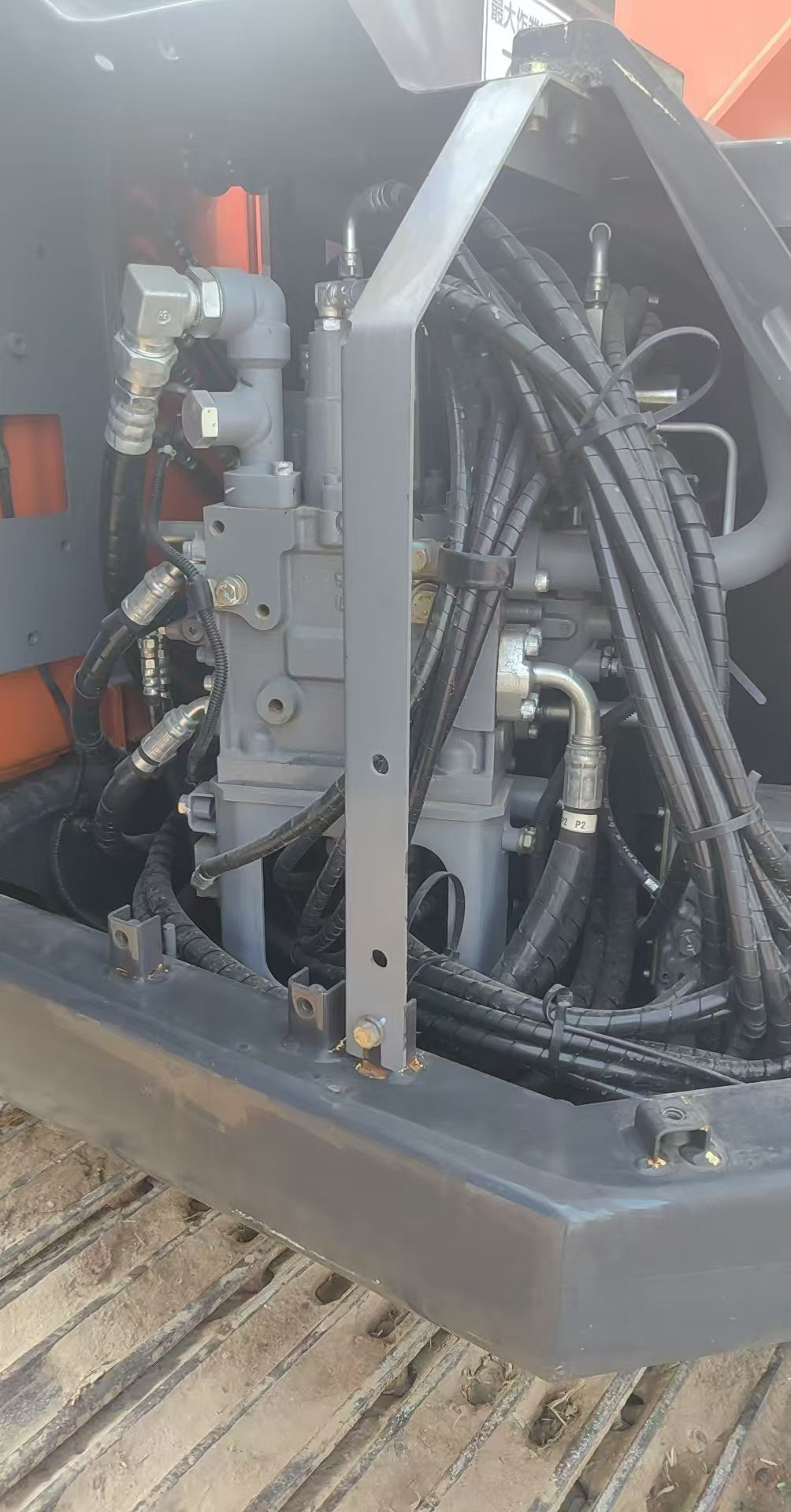 Купить Подержанный Экскаватор Hitachi EX135UR / 9 Купить Подержанный Экскаватор Hitachi EX135UR / 9