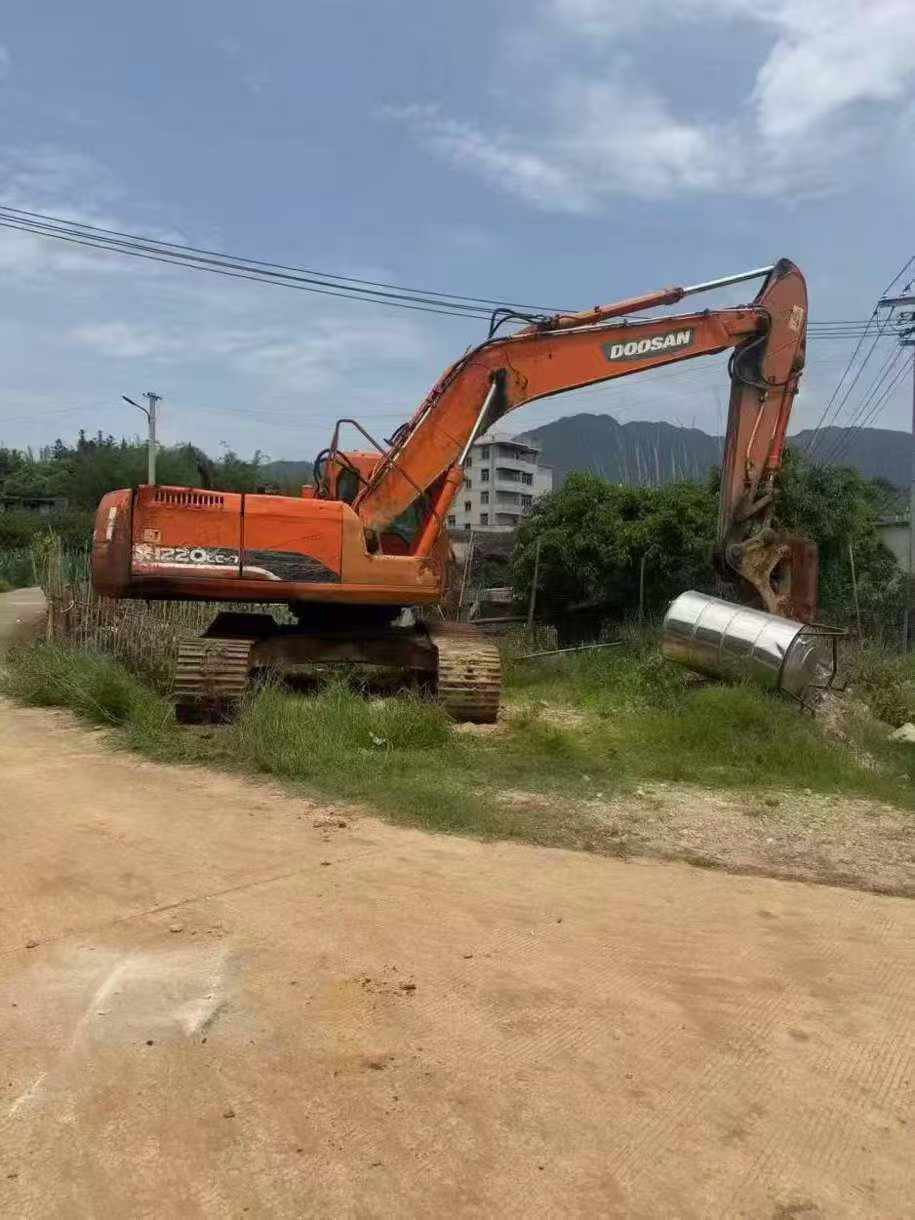 Buy Doosan DH220-7 Used Excavator / 3 Buy Doosan DH220-7 Used Excavator / 3