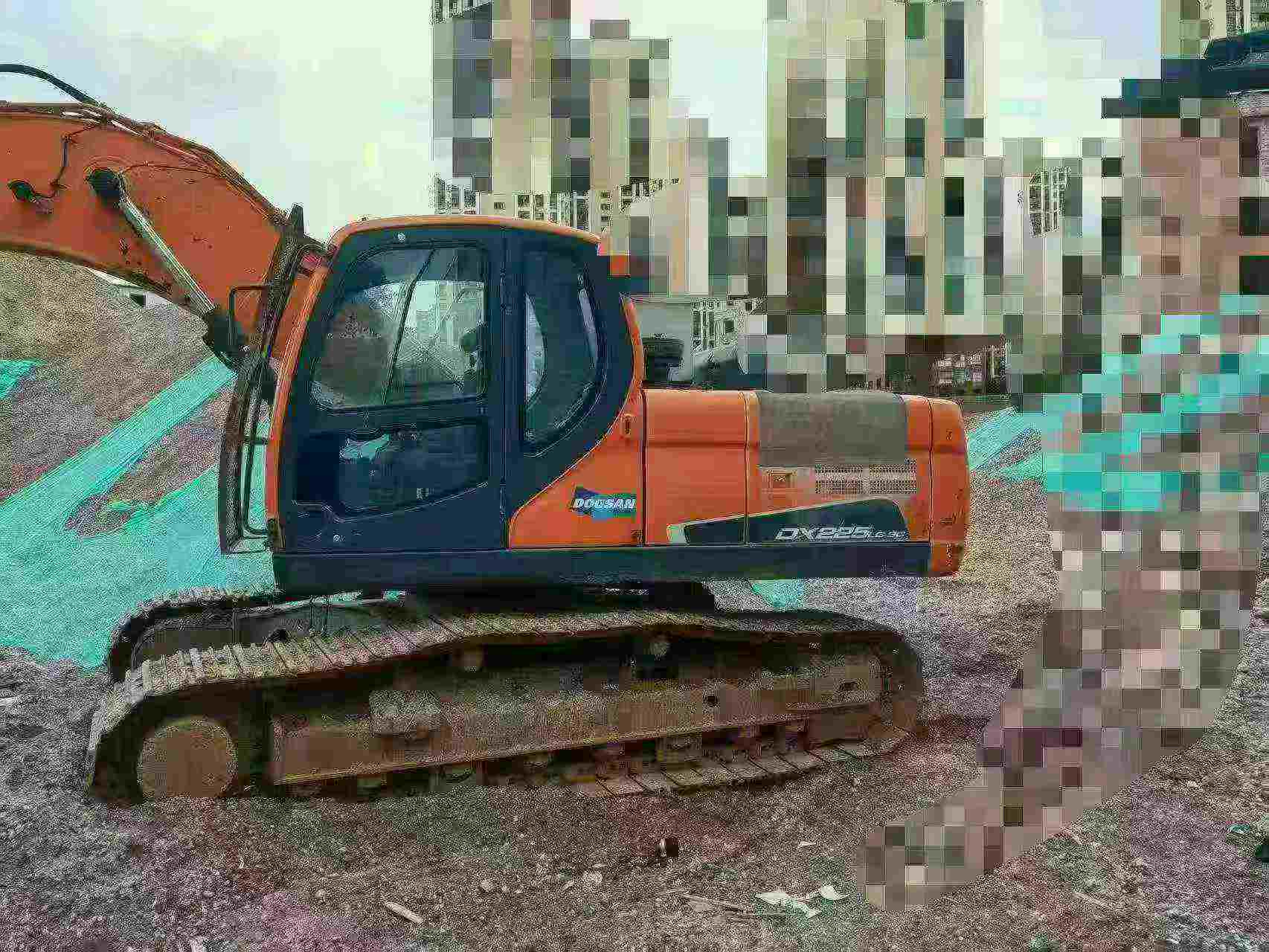 Buy Doosan DH220 Used Excavator / 1