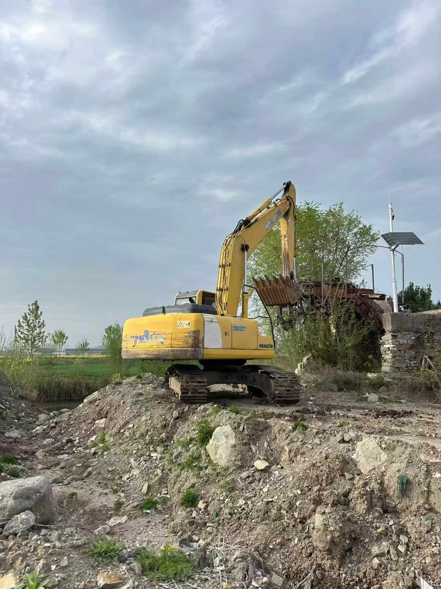 Buy Komatsu PC200 Used Excavator / 2 Buy Komatsu PC200 Used Excavator / 2